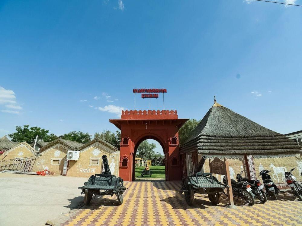 Hotel Vijayvargiya Dhani Bikaner Buitenkant foto